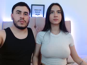 couple Live Naked Cam Girls with moonbrunettee