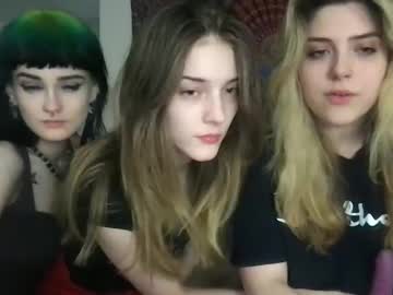 couple Live Naked Cam Girls with snowxbunny1228